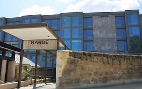 Garde And Warders Hotel