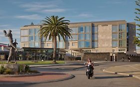 Garde And Warders Hotel